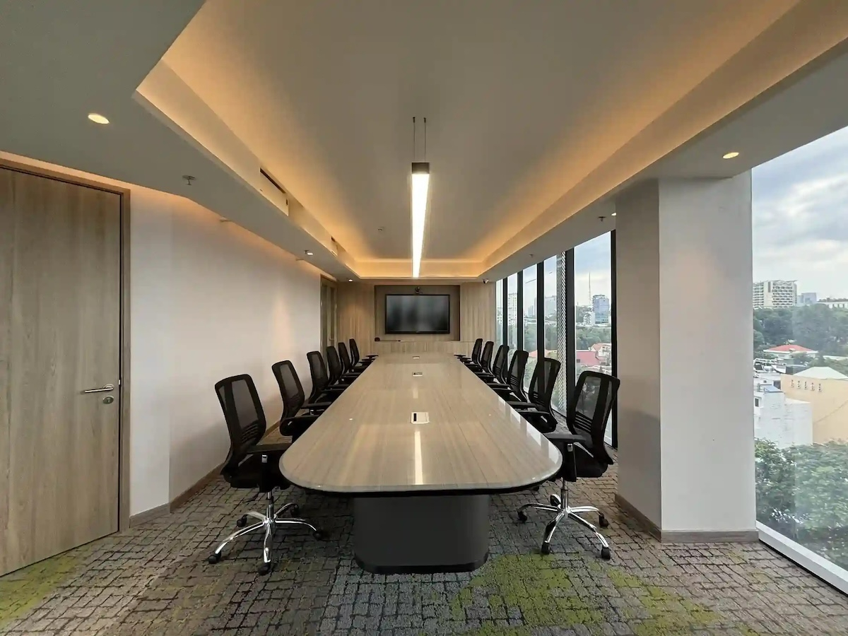 dreamplex-private-tran-quoc-toan-meeting-room-2.jpg